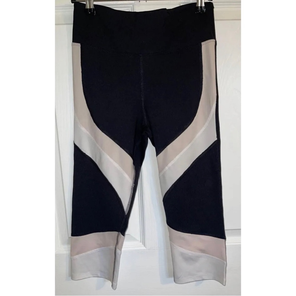 Aurique Activewear Medium Capris Black/pink/white NWOT